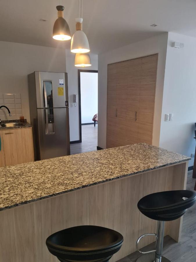 Hermoso Departamento, Centrico Y Tranquilo Quito Exterior photo